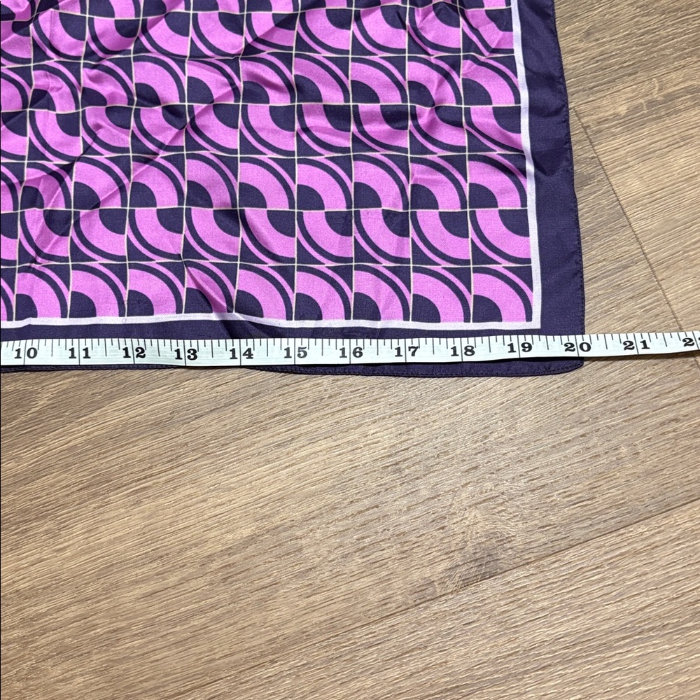 Gap 100% Silk Square Scarf Purple Geometric Pattern Made in Italy - Picture 7 of 7